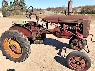 Veterantraktor - Farmall - A. 1948. Fotogen. Orörd och i originalskick. Ny magnet. Körbar